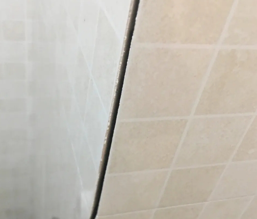 万源瓷砖空鼓维修公司分享阳台瓷砖脱落的修复过程可以分为以下几个步骤
